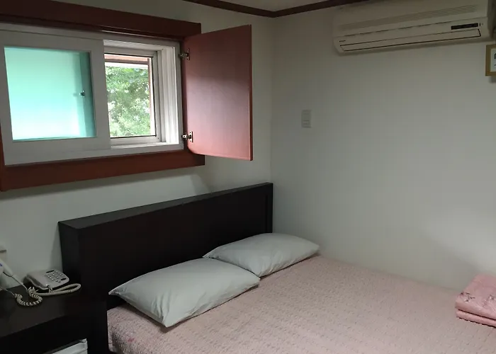 B 汽车旅馆